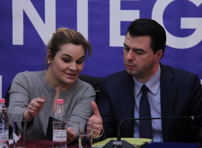 Si po e përdor opozita emrin e studentëve dhe emigrantëve për të krijuar një parti tjetër aleate Si po e përdor opozita emrin e studentëve dhe emigrantëve për të krijuar një parti tjetër aleate