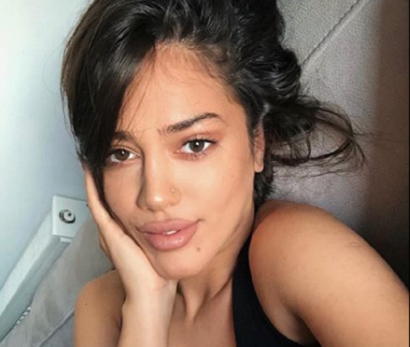 FOTOT/ U kap mat me djalin e presidentit, vajza e deputetit sqaron të vërtetën FOTOT/ U kap mat me djalin e presidentit, vajza e deputetit sqaron të vërtetën