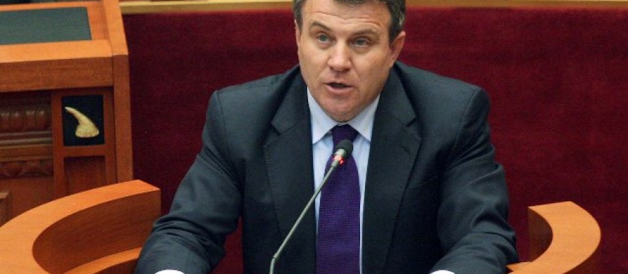 Po ky ç’pati?! Zgjohet Arben Malaj sulmon ashpër “shokun” Baton se i kërcënoi shokun Ilir Po ky ç’pati?! Zgjohet Arben Malaj sulmon ashpër “shokun” Baton se i kërcënoi shokun Ilir