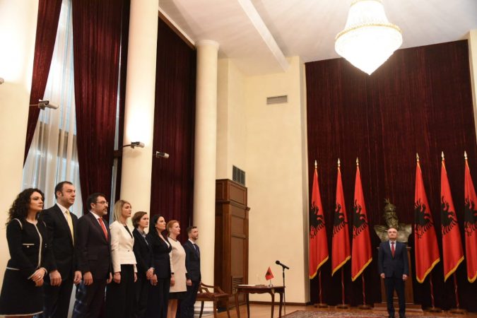 Ministrat e rinj të Ramës në Presidencë, ja detajet e ceremonisë së betimit Ministrat e rinj të Ramës në Presidencë, ja detajet e ceremonisë së betimit