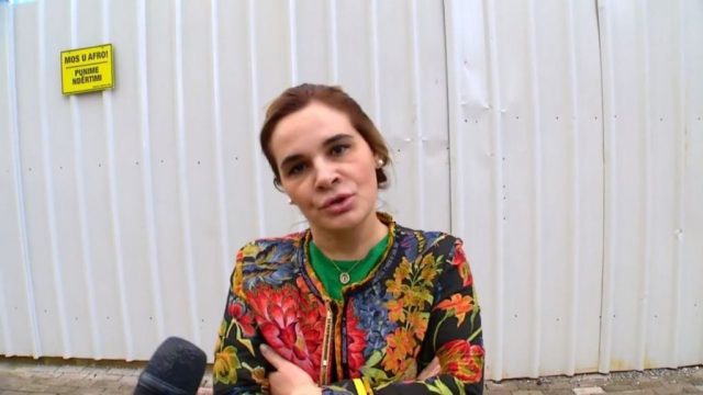 Kryemadhi humbet toruan, sulmon gazetaren që e vuri me shpatulla pas murit: Zonjë, ti nuk mbush! Kryemadhi humbet toruan, sulmon gazetaren që e vuri me shpatulla pas murit: Zonjë, ti nuk mbush!