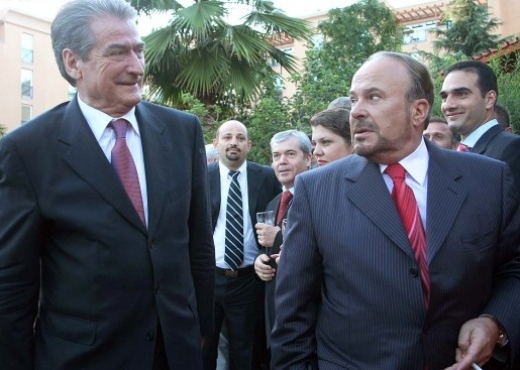 “Si nata me ditën”! Dashuri komunistësh: Berisha mallëngjehet për Fatos Nanon, opinionistët tallen! “Si nata me ditën”! Dashuri komunistësh: Berisha mallëngjehet për Fatos Nanon, opinionistët tallen!