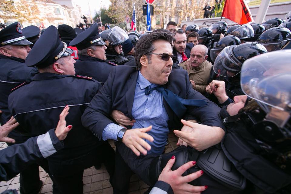 Edi Paloka: Jemi përgatitur për të gjithë skenarët, por s’kemi ça i bëjmë Ramës, përveçse ta demaskojmë te të huajt Edi Paloka: Jemi përgatitur për të gjithë skenarët, por s’kemi ça i bëjmë Ramës, përveçse ta demaskojmë te të huajt