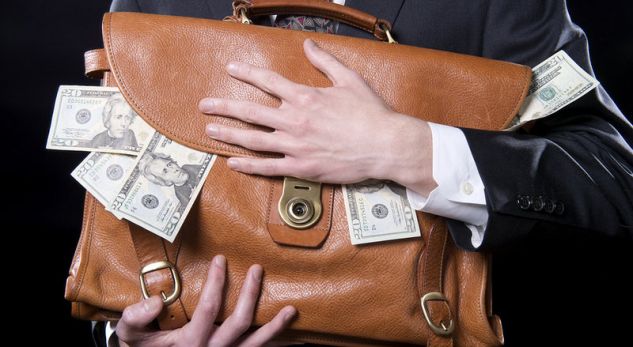 Ndryshon ligji për pastrimin e parave: Politikanët 10 vjet nën vëzhgim, përfshihen dhe monedhat dixhitale Ndryshon ligji për pastrimin e parave: Politikanët 10 vjet nën vëzhgim, përfshihen dhe monedhat dixhitale