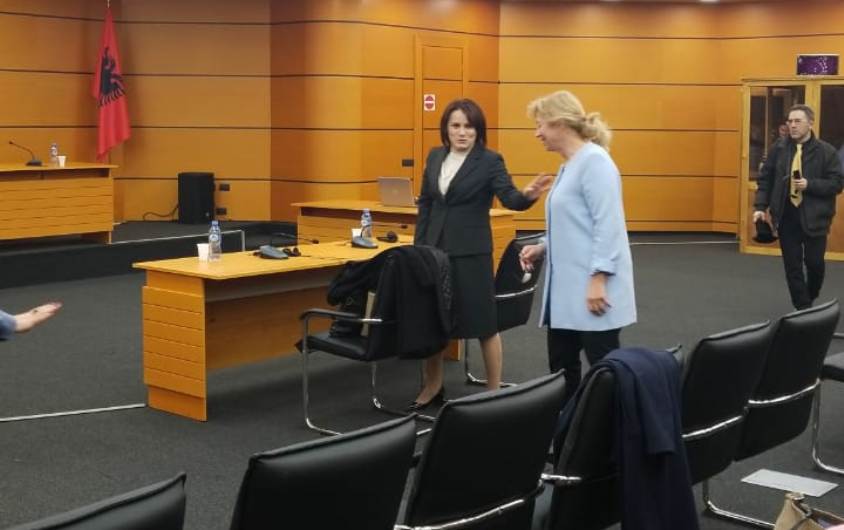 Komisioni: Donika Prela ka probleme me pasurinë, ONM e “gozhdon”! Burri yt s’pagoi taksat, më lë shije të keqe Komisioni: Donika Prela ka probleme me pasurinë, ONM e “gozhdon”! Burri yt s’pagoi taksat, më lë shije të keqe