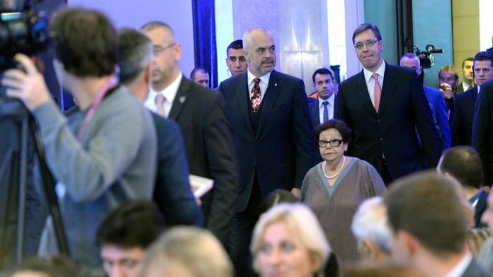 Vuçiç viziton Tiranën në mars Vuçiç viziton Tiranën në mars