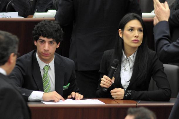 Shpenzime luksi me paratë e taksapaguesve, bu’rg për Renzo Bossin dhe politikanen që organizonte festat e shfrenuara të Berluskonit Shpenzime luksi me paratë e taksapaguesve, bu’rg për Renzo Bossin dhe politikanen që organizonte festat e shfrenuara të Berluskonit