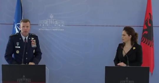 Në Kuçovë baza e Nato-s, në Tiranë Komandanti i Forcave Ajrore Në Kuçovë baza e Nato-s, në Tiranë Komandanti i Forcave Ajrore