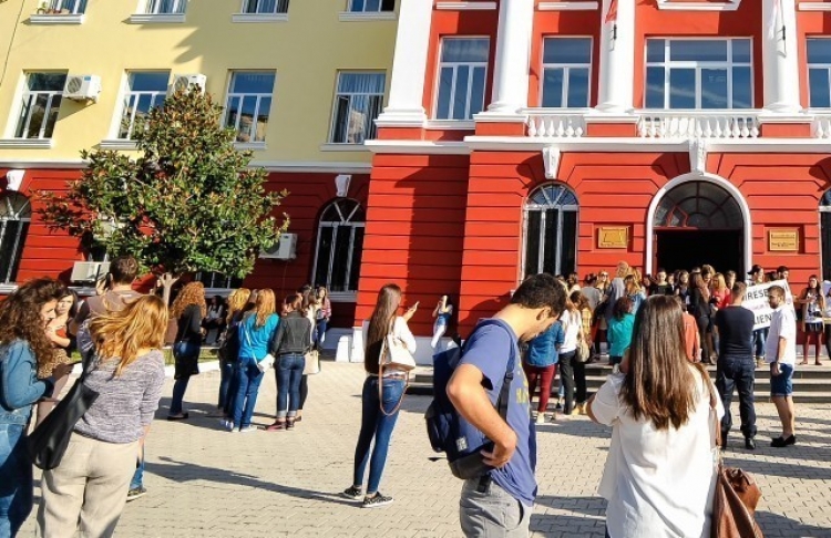 20 mijë studentë nisin sot vitin e ri akademik, degët më të kërkuara IT dhe Mjekësia! 20 mijë studentë nisin sot vitin e ri akademik, degët më të kërkuara IT dhe Mjekësia!