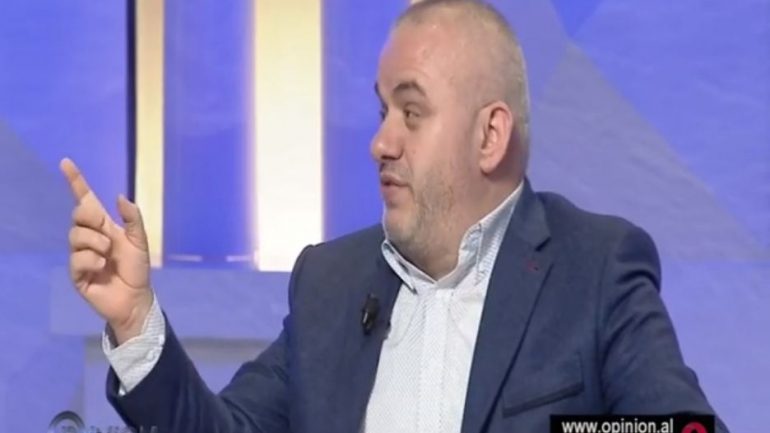 Gazetari Hoxha: Aty ku takova Balilin, nuk punonin pajisjet elektronike Gazetari Hoxha: Aty ku takova Balilin, nuk punonin pajisjet elektronike