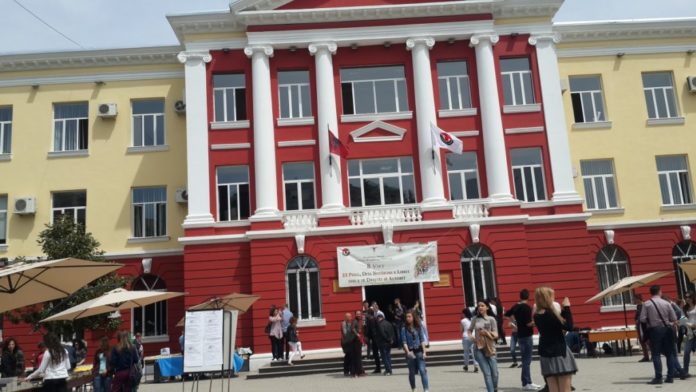 Vettingu i pedagogëve, gjoba nga 1 deri në 3 mln lekë për plagjiaturën e titujve Vettingu i pedagogëve, gjoba nga 1 deri në 3 mln lekë për plagjiaturën e titujve