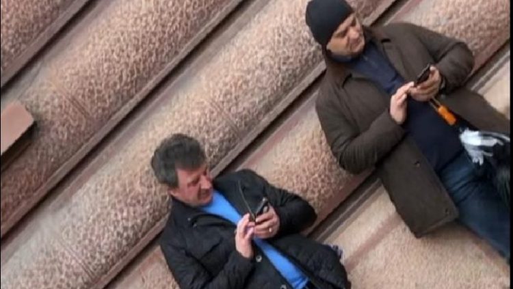 Sali Lusha paralajmëron: Vetëm një fije floku po t’i preket Z. Berisha nuk do gjeni vrimë ku të futeni o maskarenjë! Sali Lusha paralajmëron: Vetëm një fije floku po t’i preket Z. Berisha nuk do gjeni vrimë ku të futeni o maskarenjë!