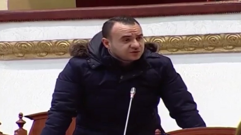 Ish deputeti “etalon” i PD: A jeni të mërzitur për ne?! Për ju i dogjëm mandatet, ejani të enjten para parlamentit të “ulërasim” Ish deputeti “etalon” i PD: A jeni të mërzitur për ne?! Për ju i dogjëm mandatet, ejani të enjten para parlamentit të “ulërasim”