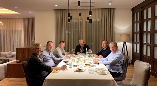 Pas darkës misterioze me “kokat” e Kosovës, Rama nxjerr pamjet: Ja çfarë po ndodh! Pas darkës misterioze me “kokat” e Kosovës, Rama nxjerr pamjet: Ja çfarë po ndodh!