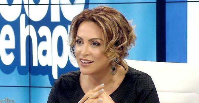 “Mos me çaj këtë “ e “më hëngsh atë“! ‘Shpërthen’ Eni Vasili: Në Santa Quaranta jeni filmuar të gjithë me të gjithë “Mos me çaj këtë “ e “më hëngsh atë“! ‘Shpërthen’ Eni Vasili: Në Santa Quaranta jeni filmuar të gjithë me të gjithë