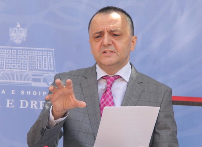 Lame: Praktikisht ALUIZNI po jeton ditët e veta të fundit Lame: Praktikisht ALUIZNI po jeton ditët e veta të fundit