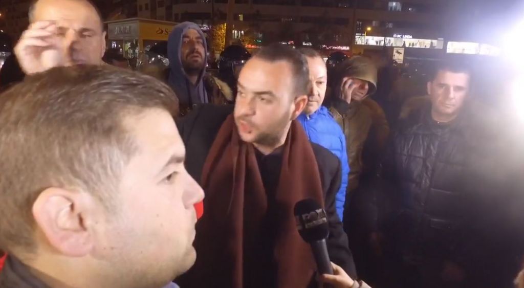 Çuni i Fahri Balliut e ka ndaluar të shkoi te Astiri kur është ai aty, deputeti i LSI “cicëron” nga rrjeti social! Çuni i Fahri Balliut e ka ndaluar të shkoi te Astiri kur është ai aty, deputeti i LSI “cicëron” nga rrjeti social!