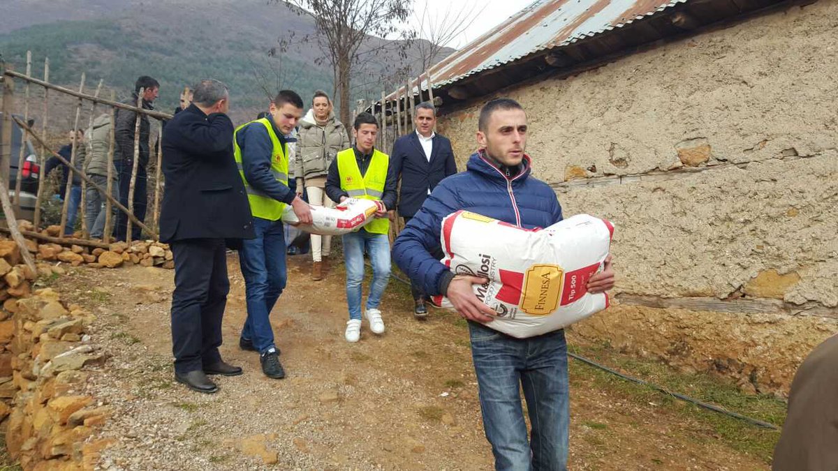 Qesharake kur Rimi i LSI nga Bulqiza sulmon Ambasadorin e OSBE: “E kap ndonjë gotë verë ose darkë nga qeveria” Qesharake kur Rimi i LSI nga Bulqiza sulmon Ambasadorin e OSBE: “E kap ndonjë gotë verë ose darkë nga qeveria”