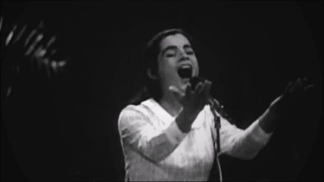 Ema Qazimi, zëri brilant i muzikës shqiptare në rrugëtimin e saj artistik (Video) Ema Qazimi, zëri brilant i muzikës shqiptare në rrugëtimin e saj artistik (Video)