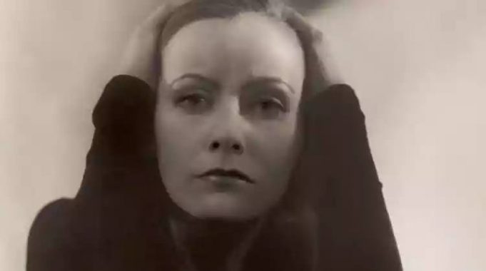 Trishtimi i Greta Garbos, ylli i Hollivudit që nuk buzëqeshte kurrë Trishtimi i Greta Garbos, ylli i Hollivudit që nuk buzëqeshte kurrë