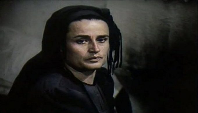 Bashkëshorti i Hajrie Rondos: Të gjithë e harruan, ja amanetet e saj Bashkëshorti i Hajrie Rondos: Të gjithë e harruan, ja amanetet e saj