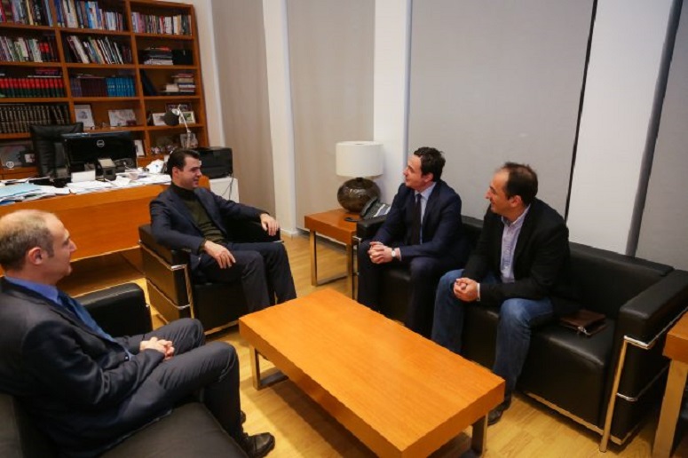 U shpërfill nga të gjithë, piromani Albin Kurti gjen srehë tek Lulzim Basha