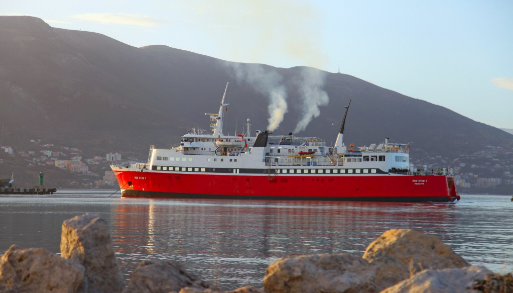 Panik dhe ankth/ Deti 7 ballë, trageti Brindisi-Vlorë nuk ka mbërritur në port (Duhej të vinte në orën 7:30)