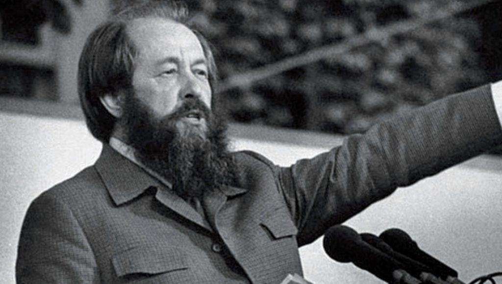 Aleksandër Solzhenicin, shkrimtari që shkatërroi perandorinë sovjetike, dhe në fund u bë “profet” i Putinit
