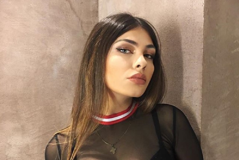 Rebelohet vajza e ish-zv. kryeministrit shqiptar: Vërini dryn pantallonave! Rebelohet vajza e ish-zv. kryeministrit shqiptar: Vërini dryn pantallonave!