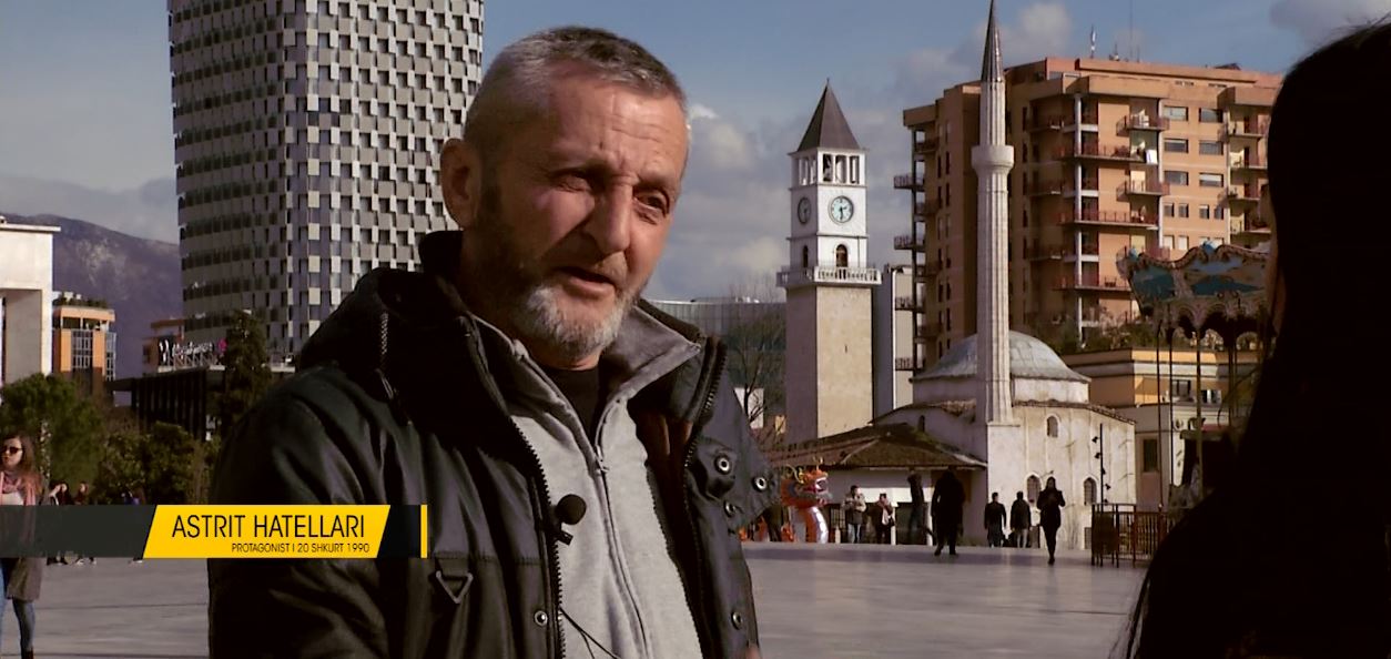 Njeriu që rrëzoi bustin e diktatorit: Për një karrige po hahen çakejtë me njëri-tjetrin Njeriu që rrëzoi bustin e diktatorit: Për një karrige po hahen çakejtë me njëri-tjetrin