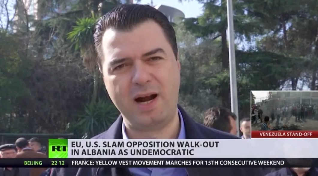 VIDEO/ PD e mohoi se Basha flet pas protestës për median ruse, por ja kronika e “Russia Today” VIDEO/ PD e mohoi se Basha flet pas protestës për median ruse, por ja kronika e “Russia Today”