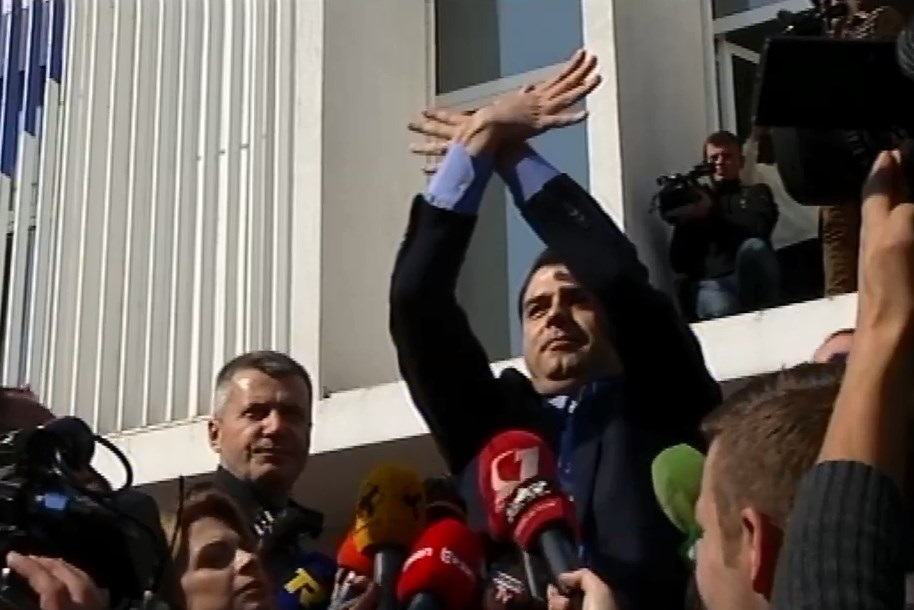 VIDEO/ Rrjeti tallet keq me përgatitjet e Bashës për rrëzimin e Ramës dhe shpërthimet e Mediut VIDEO/ Rrjeti tallet keq me përgatitjet e Bashës për rrëzimin e Ramës dhe shpërthimet e Mediut