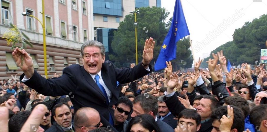 “Do gjejmë çanta të zeza në Tiranë”, analisti jep alarmin: Shumë shpejt do vijnë lajme tronditëse në anglisht