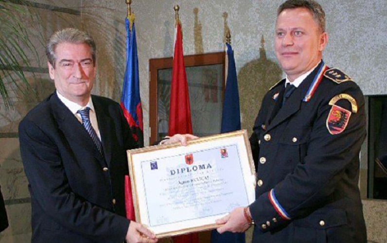 Kabllogrami i SHBA/ Dritan Dajti i shpëtoi policisë me ndihmën e Agron Kuliçajt, njeriut më të afërt të Sali Berishës Kabllogrami i SHBA/ Dritan Dajti i shpëtoi policisë me ndihmën e Agron Kuliçajt, njeriut më të afërt të Sali Berishës