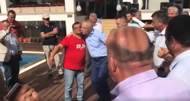 Kryemadhi mbështet Metën: Të larguarit nga LSI janë llum, shiten sikur kanë ikur, në fakt i kemi larguar ne Kryemadhi mbështet Metën: Të larguarit nga LSI janë llum, shiten sikur kanë ikur, në fakt i kemi larguar ne