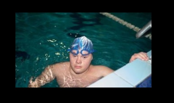 Djaloshi shqiptar me sindromën Down jep një leksion të madh, fjalët e tij po i përlotin të gjithë Djaloshi shqiptar me sindromën Down jep një leksion të madh, fjalët e tij po i përlotin të gjithë