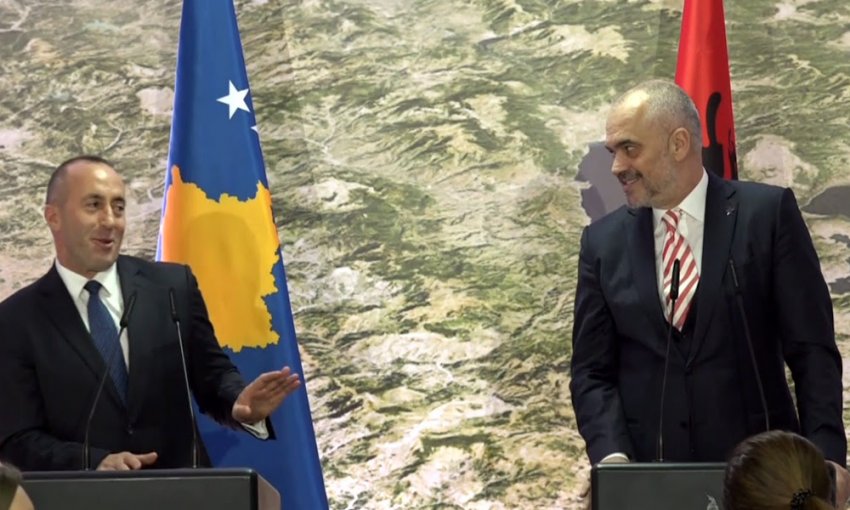 Pagat e kryeministrave në rajon: Ja kush është më i paguari megjithse shteti i tij… Pagat e kryeministrave në rajon: Ja kush është më i paguari megjithse shteti i tij…