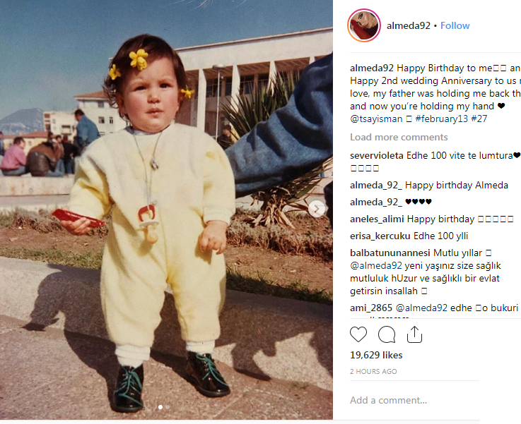 E njihni këtë vogëlushe? Sot ajo është një ndër femrat më të bukura të ekraneve tona E njihni këtë vogëlushe? Sot ajo është një ndër femrat më të bukura të ekraneve tona