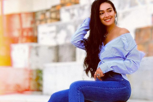 Këngëtarja dhe moderatorja: Në Shqipëri mediat promovojnë antivlerat Këngëtarja dhe moderatorja: Në Shqipëri mediat promovojnë antivlerat