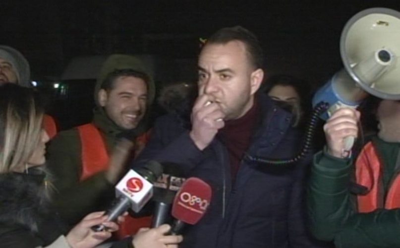 Vendimi i opozitës/ Çuni i Fahriut: Jemi gati të japim edhe jetën Vendimi i opozitës/ Çuni i Fahriut: Jemi gati të japim edhe jetën