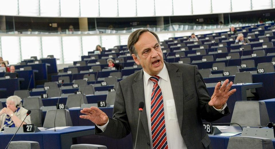 Fleckenstein: Vendimi për dorzimin e mandateve, dëmton hapjen e negociatave me Bashkimin Europian!