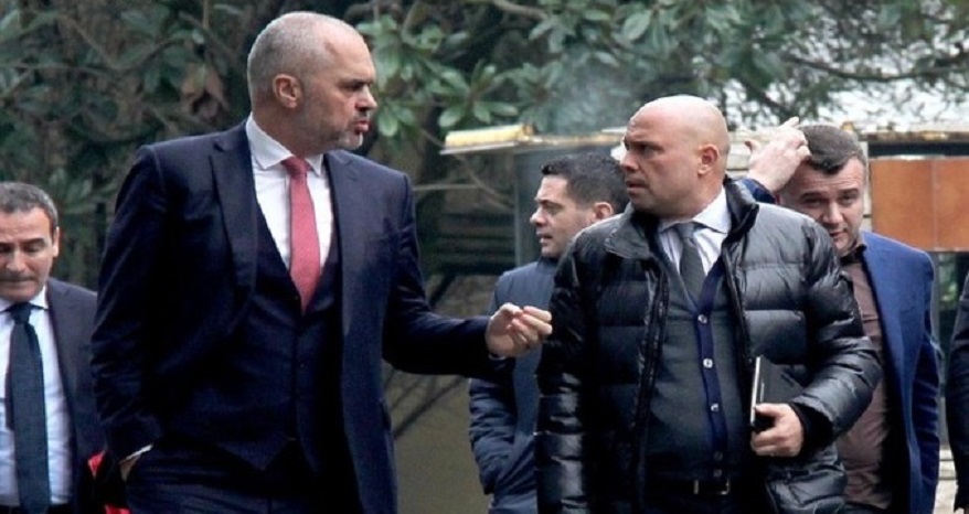 Ylli i “byzylykëve” ironizon deklaratat e Ramës: Hipe në kurrizin e Myslym Murrizit dhe shiti mend në Lushnje si udhëheqës i madh… Lushnja të fut edhe prasin Ylli i “byzylykëve” ironizon deklaratat e Ramës: Hipe në kurrizin e Myslym Murrizit dhe shiti mend në Lushnje si udhëheqës i madh… Lushnja të fut edhe prasin