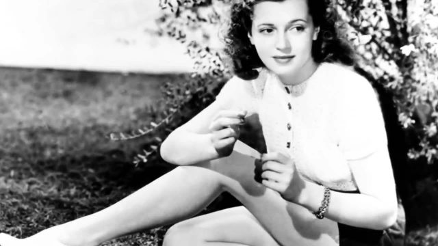 “Vajza me trëndafil” e Anita Take himni i këngëve “Vajza me trëndafil” e Anita Take himni i këngëve