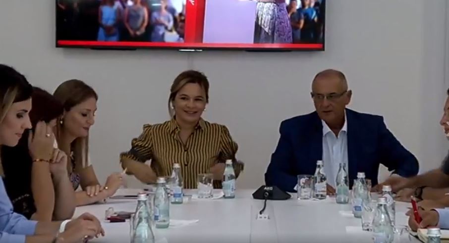 PD hedh idenë për djegie mandatesh, në LSI deputetët i dalin kundra Kryemadhit PD hedh idenë për djegie mandatesh, në LSI deputetët i dalin kundra Kryemadhit