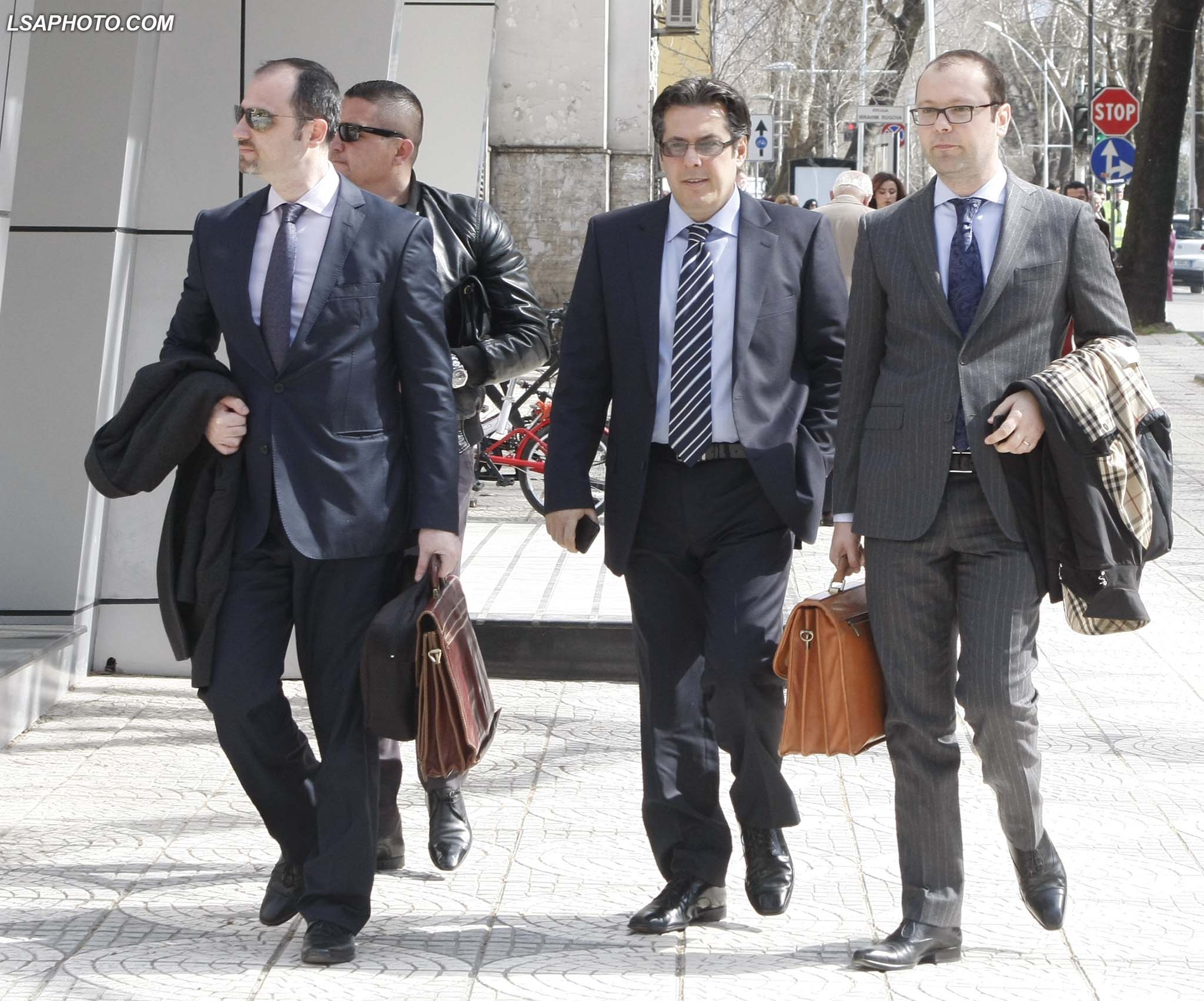 “Bamirëset” PD-LSI: Grup avokatësh për të mbrojtur të “infiltruarit” nga PS për dhunën në protestë! “Bamirëset” PD-LSI: Grup avokatësh për të mbrojtur të “infiltruarit” nga PS për dhunën në protestë!