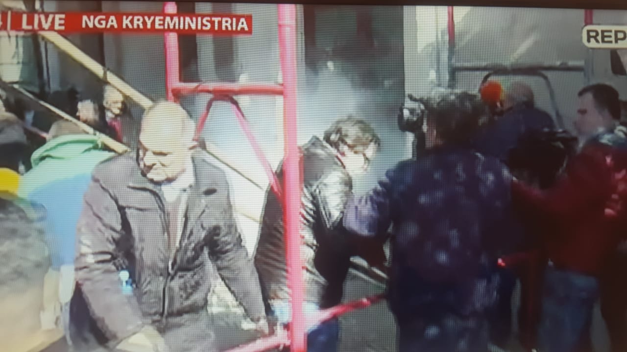 Luli nuk do i’u sjelli asnjë paketë cigare: Prokuroria lëshon urdhëra ndalimi për 4 vepra penale në ngarkim të sulmuesve! Luli nuk do i’u sjelli asnjë paketë cigare: Prokuroria lëshon urdhëra ndalimi për 4 vepra penale në ngarkim të sulmuesve!