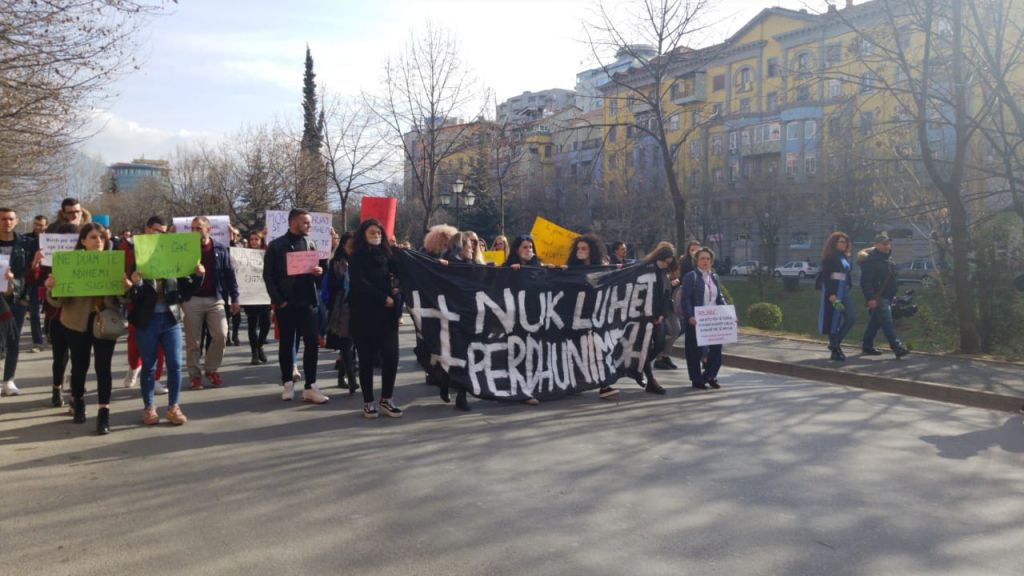 Shoqëria civile, marshim proteste në Tiranë për ngjarjen në Kavajë