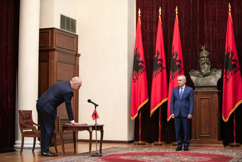 Rama: Ilir Meta na bëri të mendojmë se ka edhe më keq se Bujar Nishani. Iu bëri thirrje njerëzve të armatosen kur i doli pushteti nga kontrolli Rama: Ilir Meta na bëri të mendojmë se ka edhe më keq se Bujar Nishani. Iu bëri thirrje njerëzve të armatosen kur i doli pushteti nga kontrolli