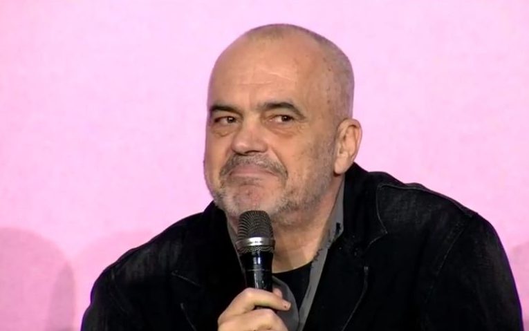 Rama ironi me fjalimet e Bashës: “Aq shumë do të më takojë sa i kërkon Zotit, mos më le me e taku Ramën se vdiqa me e taku” Rama ironi me fjalimet e Bashës: “Aq shumë do të më takojë sa i kërkon Zotit, mos më le me e taku Ramën se vdiqa me e taku”