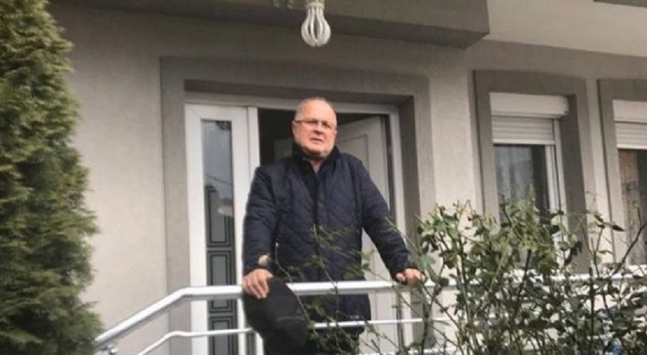 Deputeti kosovar që mbrohet nga opozita e çoroditur bleu një tokë të “vjedhur” Deputeti kosovar që mbrohet nga opozita e çoroditur bleu një tokë të “vjedhur”